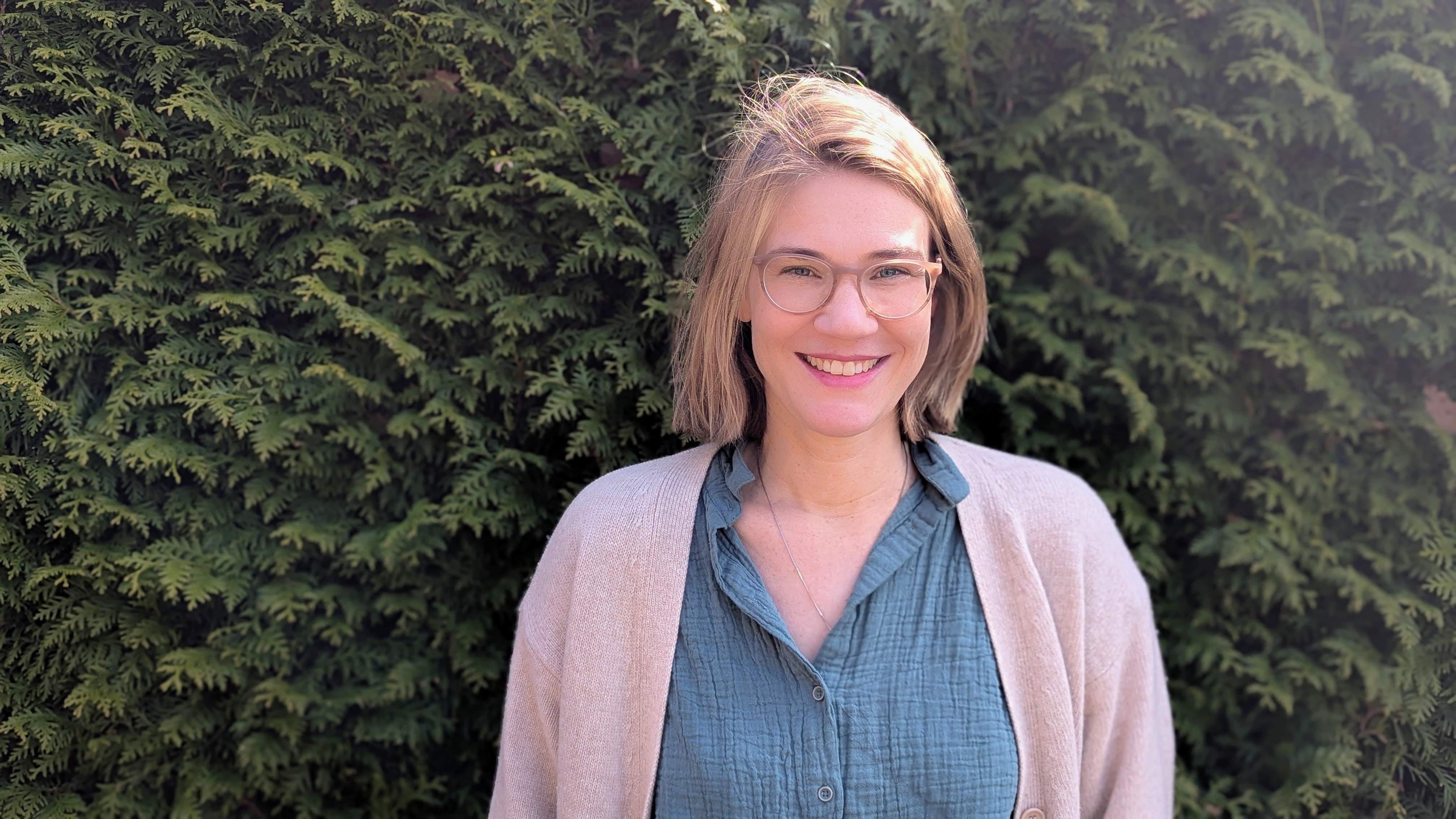 Karolin Sandig bei der Arbeit mit einem Kind - Professionelle Entwicklungsberatung